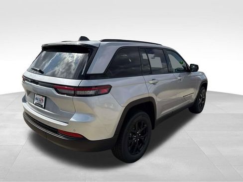 New 2025 Jeep Grand Cherokee Altitude RWD image 22