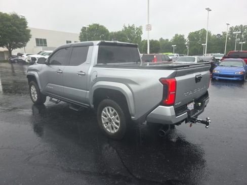 Used 2024 Toyota Tacoma SR5 AWD/4WD image 7