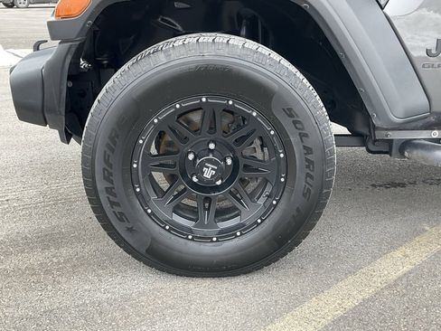 Used 2021 Jeep Gladiator Sport w/ Trailer Tow Package image 21