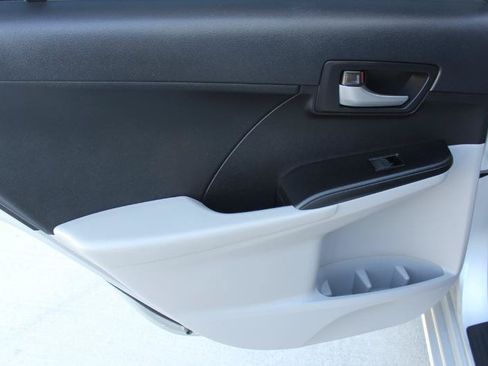 Used 2014 Toyota Camry LE FWD image 13