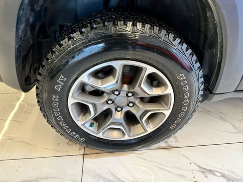 Used 2020 Jeep Cherokee Trailhawk w/ Comfort/Convenience Group AWD/4WD image 36