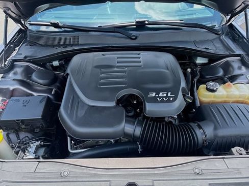 Used 2018 Chrysler 300 S AWD/4WD image 29