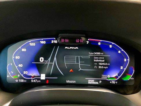 Used 2022 BMW ALPINA B7 xDrive w/ Luxury Rear Seating Package image 25