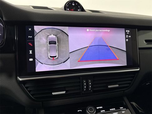Certified 2023 Porsche Cayenne Platinum Edition image 30