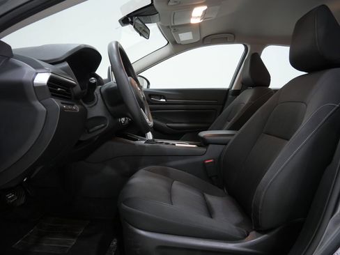 Used 2024 Nissan Altima 2.5 SV FWD image 11