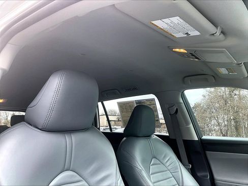 Used 2022 Toyota Highlander LE image 19