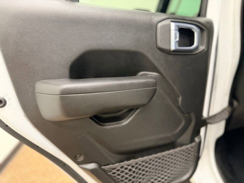 Used 2022 Jeep Gladiator Sport image 23