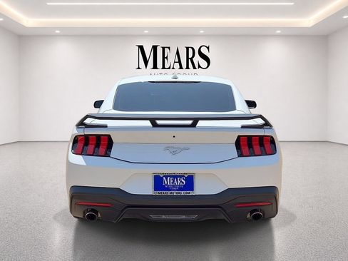 Used 2025 Ford Mustang Coupe RWD image 4