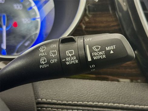 Used 2023 Chrysler Pacifica Limited FWD image 7