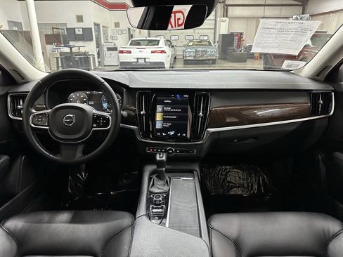 Used 2017 Volvo S90 T6 Momentum w/ Vision Package image 18
