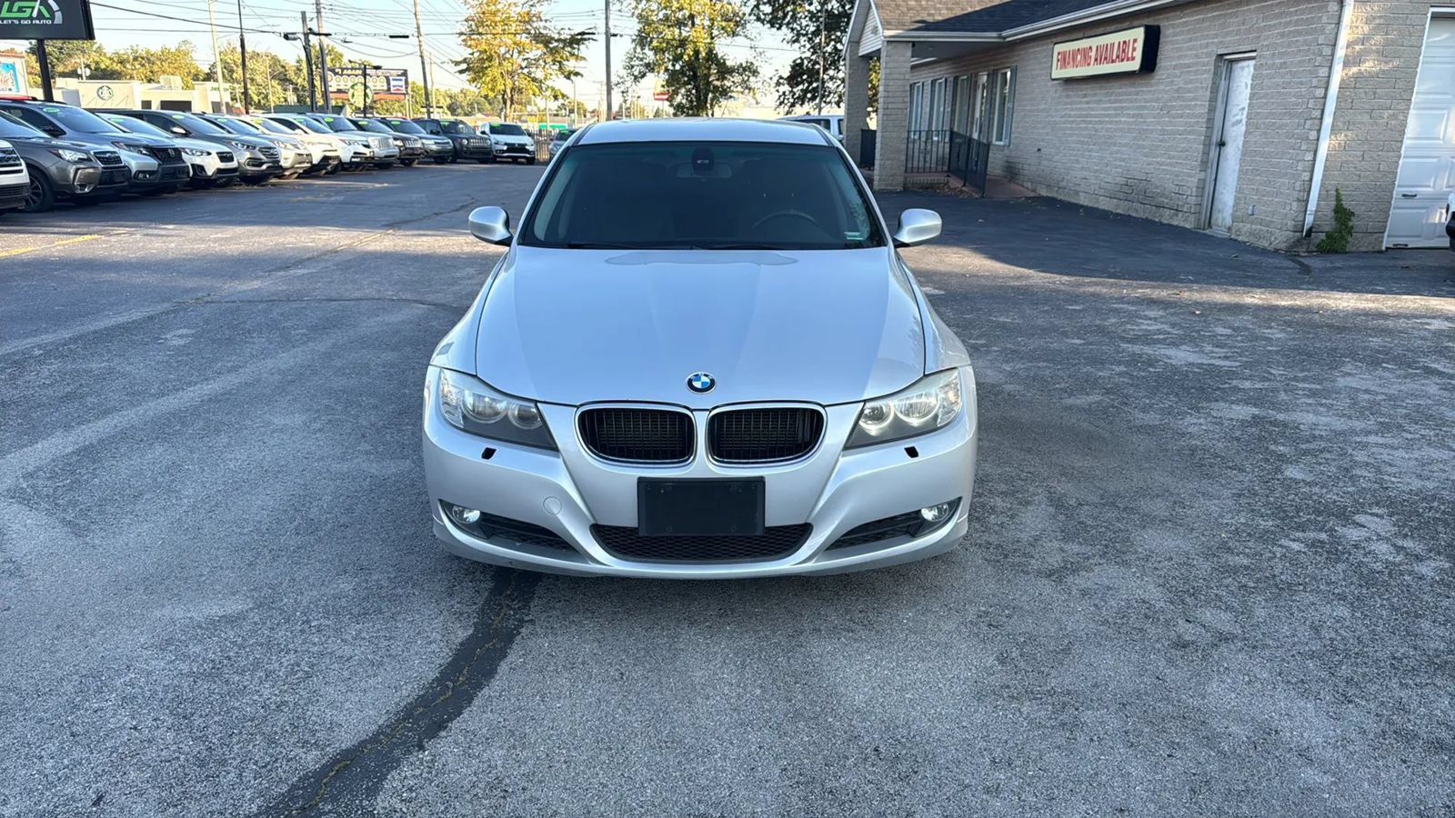 Used 2011 BMW 328i xDrive Sedan AWD/4WD image 2