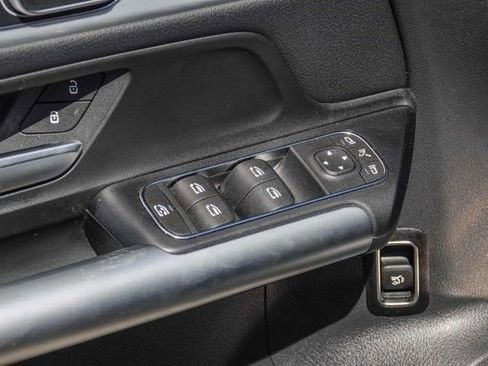 Used 2025 Mercedes-Benz GLA 250 image 21