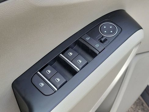 Used 2025 Kia Soul LX w/ LX Technology Package FWD image 16