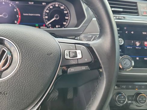 Used 2018 Volkswagen Tiguan SEL Premium FWD image 18