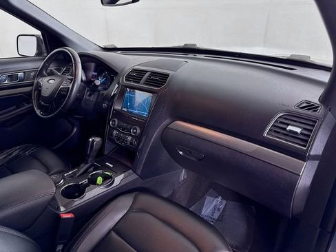 Used 2019 Ford Explorer XLT w/ Equipment Group 202A image 30