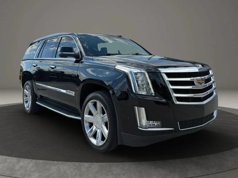 Used 2017 Cadillac Escalade Luxury AWD/4WD image 1