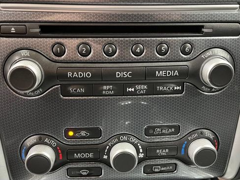 Used 2019 Nissan Pathfinder SL AWD/4WD image 38