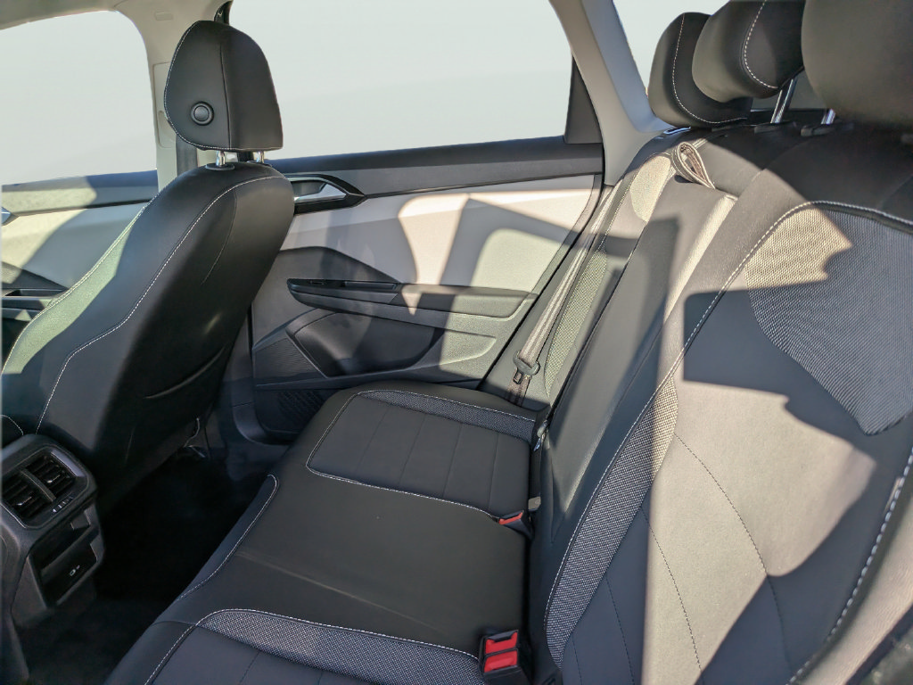 Certified 2023 Volkswagen Taos SE w/ Black Wheel Package FWD image 14