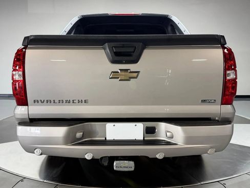Used 2009 Chevrolet Avalanche LTZ AWD/4WD image 13