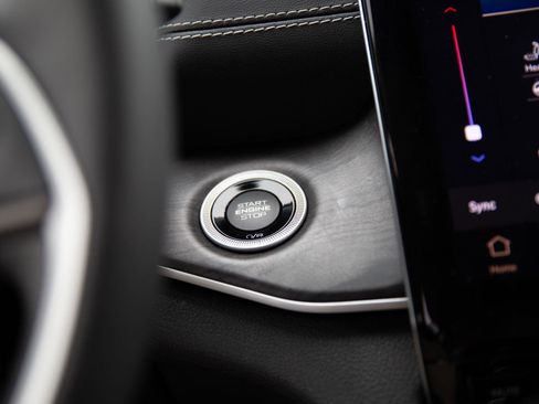 Used 2023 Jeep Grand Cherokee L Limited w/ Black Appearance Package image 8