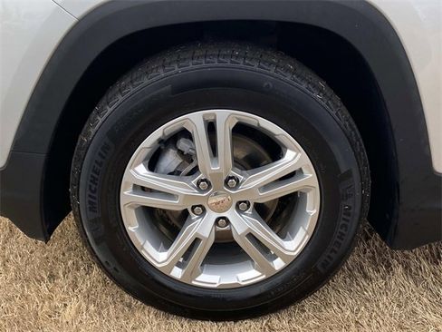 Used 2022 GMC Terrain SLE w/ Driver Convenience Package image 12