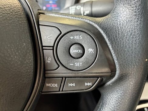 Used 2022 Toyota Corolla LE FWD image 19