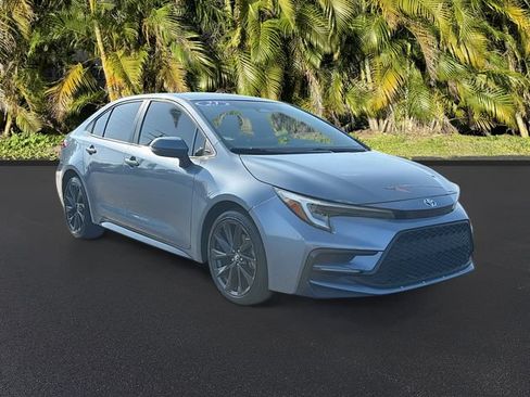 Used 2023 Toyota Corolla SE FWD image 2