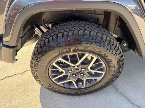 New 2025 Jeep Wrangler Unlimited Sahara AWD/4WD image 11
