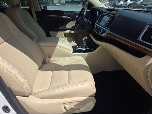 Used 2017 Toyota Highlander Limited FWD image 29
