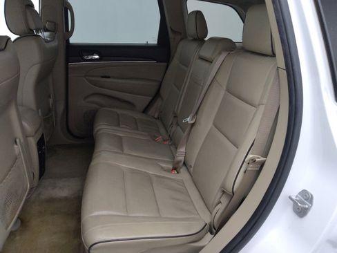 Used 2019 Jeep Grand Cherokee Overland RWD image 18