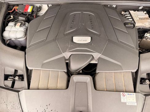 Certified 2021 Porsche Cayenne AWD/4WD image 27