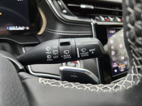 Used 2025 Jeep Grand Cherokee Altitude image 22