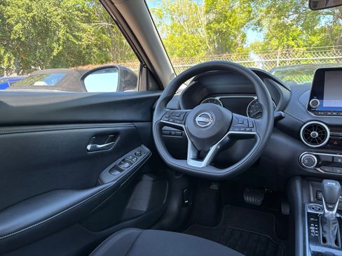 Used 2025 Nissan Sentra SV FWD image 32