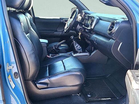 Used 2019 Toyota Tacoma TRD Off-Road w/ TRD Premium Off Road Package AWD/4WD image 10