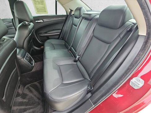 Used 2018 Chrysler 300 Touring L image 21