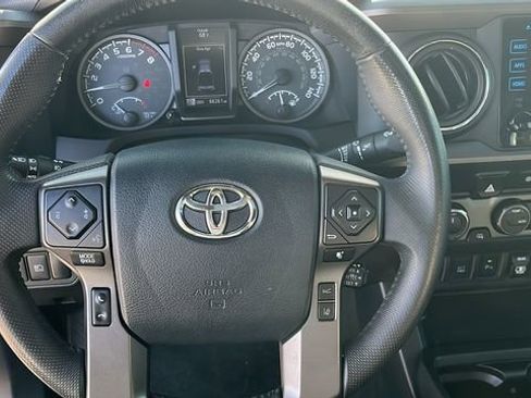 Used 2019 Toyota Tacoma TRD Off-Road AWD/4WD image 7
