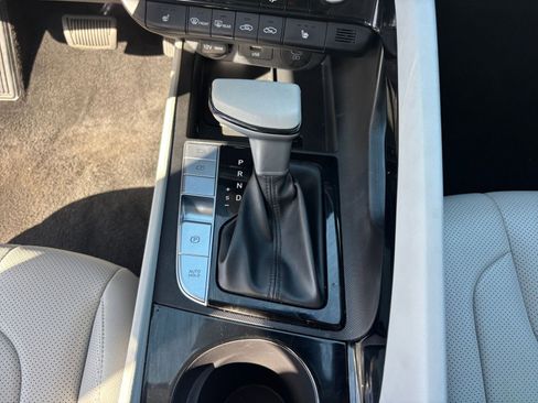 Used 2025 Hyundai Elantra Limited image 45