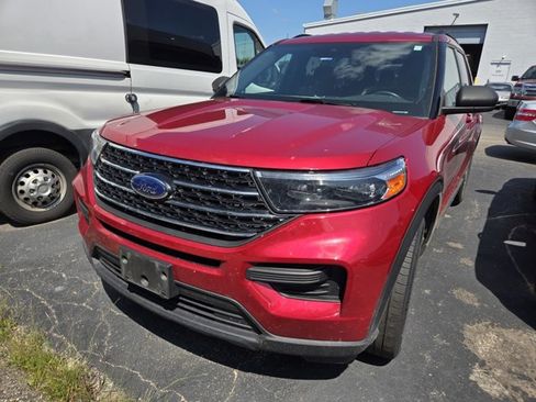 Used 2020 Ford Explorer XLT w/ Comfort Package AWD/4WD image 2