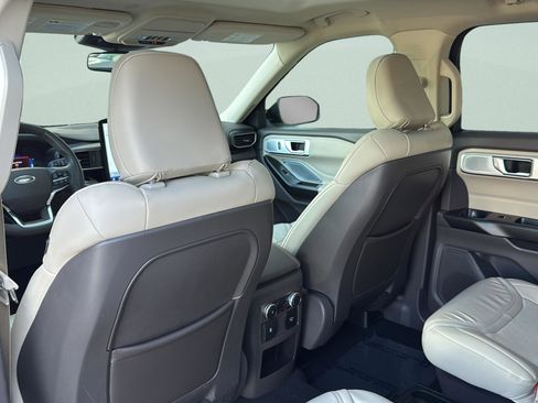 Used 2020 Ford Explorer Platinum w/ Premium Technology Package image 31