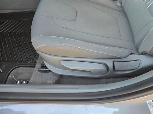 New 2025 Hyundai Elantra SEL image 11