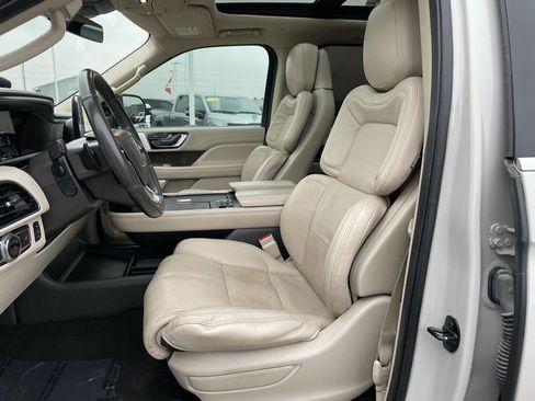 Used 2021 Lincoln Navigator Reserve w/ Luxury Package image 7