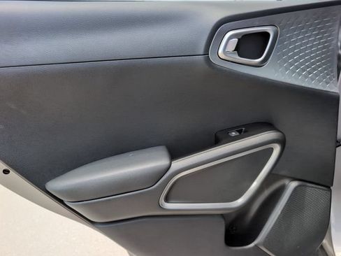 Used 2025 Kia Soul S FWD image 30
