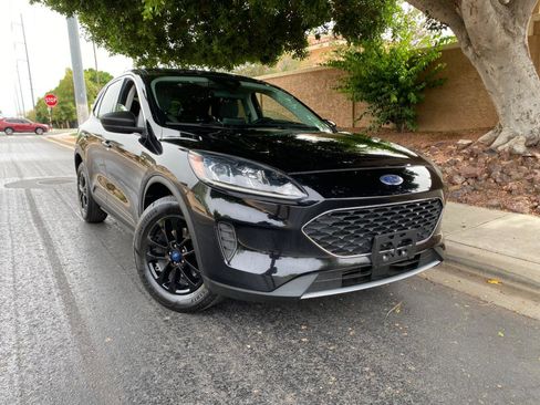 Used 2022 Ford Escape SE w/ Convenience Package FWD image 2