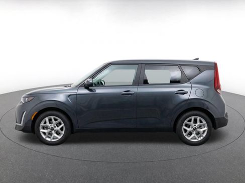 Used 2025 Kia Soul LX w/ LX Technology Package FWD image 4