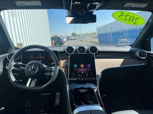 Used 2025 Mercedes-Benz GLC 300 image 13