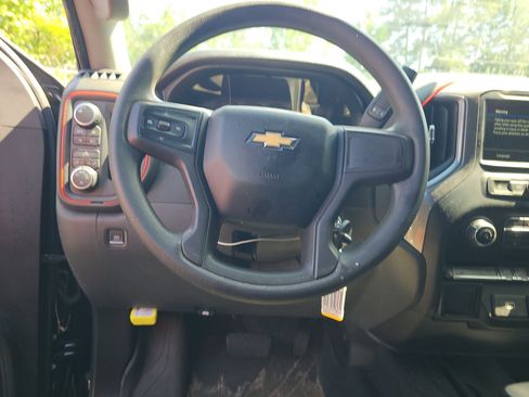 Used 2019 Chevrolet Silverado 1500 Custom w/ Custom Value Package AWD/4WD image 15