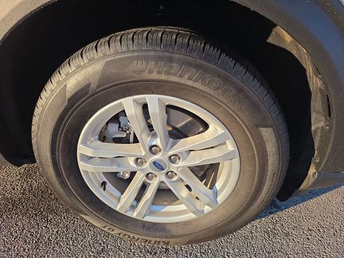 Used 2023 Ford Explorer XLT w/ Equipment Group 202A image 10