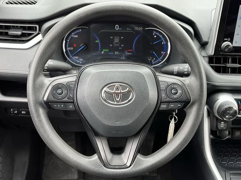 Used 2025 Toyota RAV4 LE AWD/4WD image 11