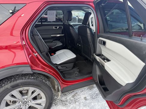 Used 2021 Ford Explorer XLT w/ Equipment Group 202A image 14