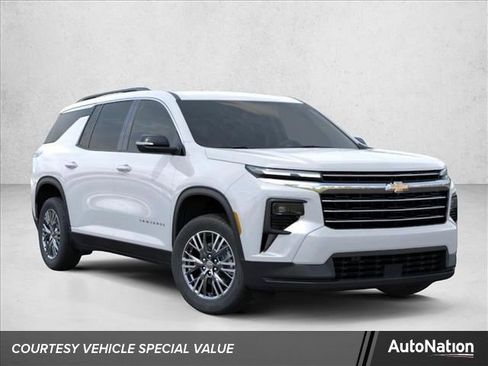 New 2026 Chevrolet Traverse LT image 1